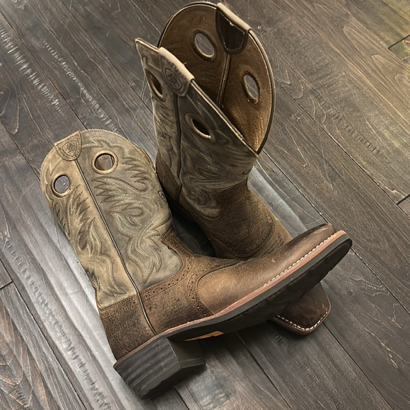 Ariat Heritage Roughstock Western Boot - Gently Worn - Like New - Picture 2 of 8